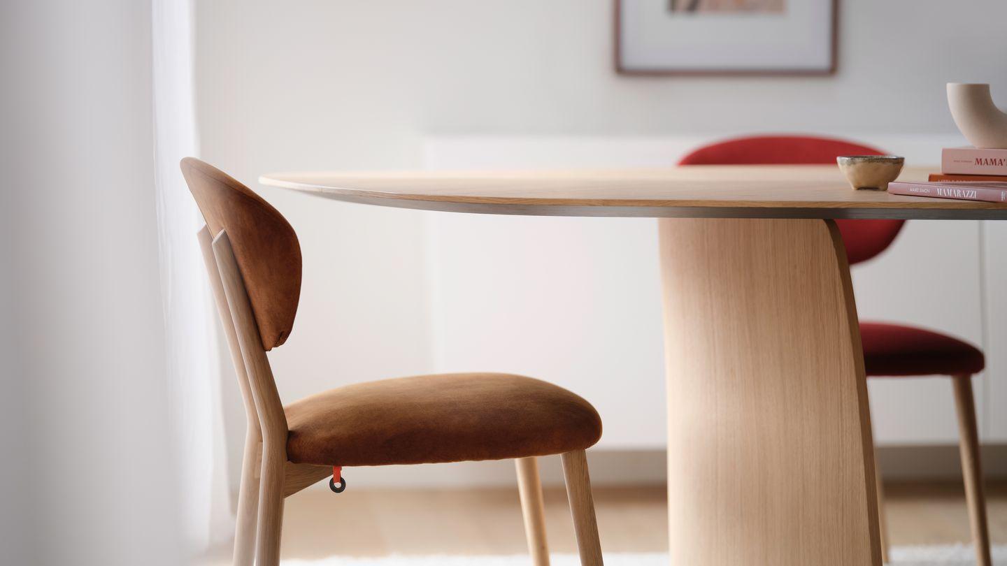 Table Dolmen avec un plateau finition point de hongrie, Mobitec