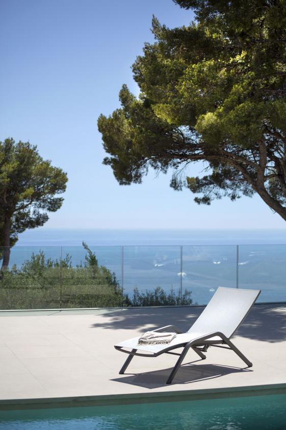 Bain de soleil Amaka, Les Jardins 