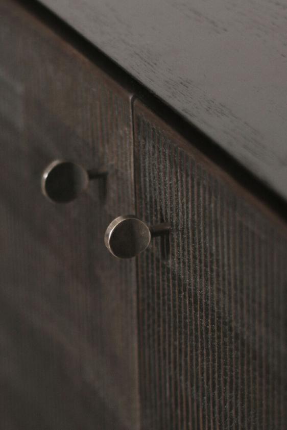 Buffet Grooves en teck noir 3 portes , Ethnicraft