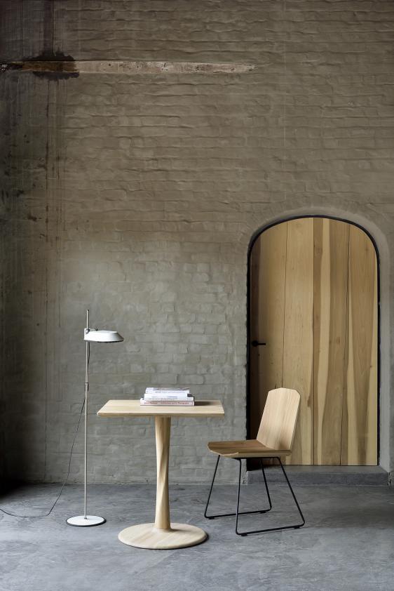 Table Torsion carrée en chêne, Ethnicraft