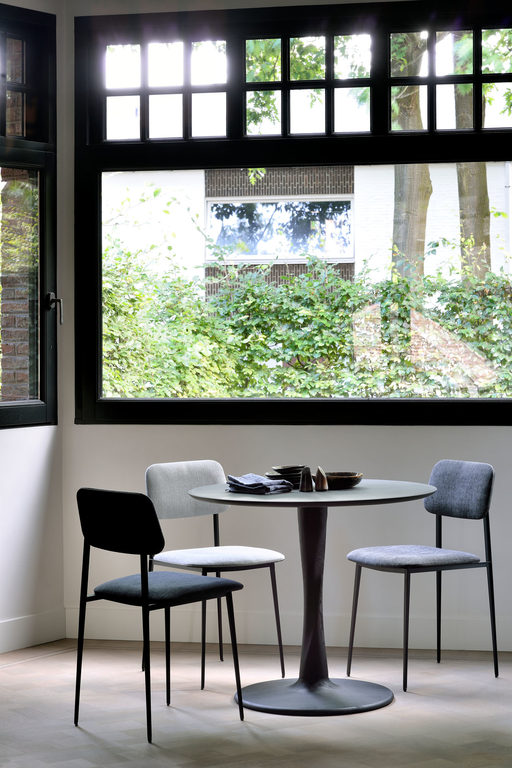 Table en chêne noir Torsion, Ethnicraft
