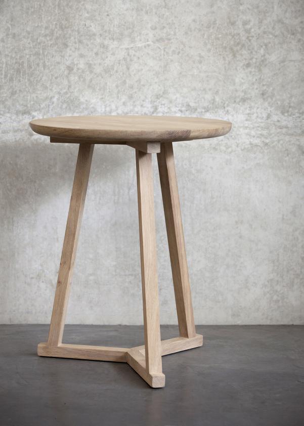 Table d&#039;appoint Tripod en chêne, Ethnicraft