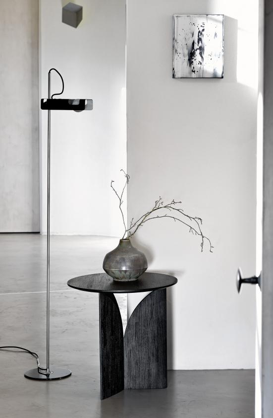 Table d&#039;appoint Fin en teck noir, Ethnicraft