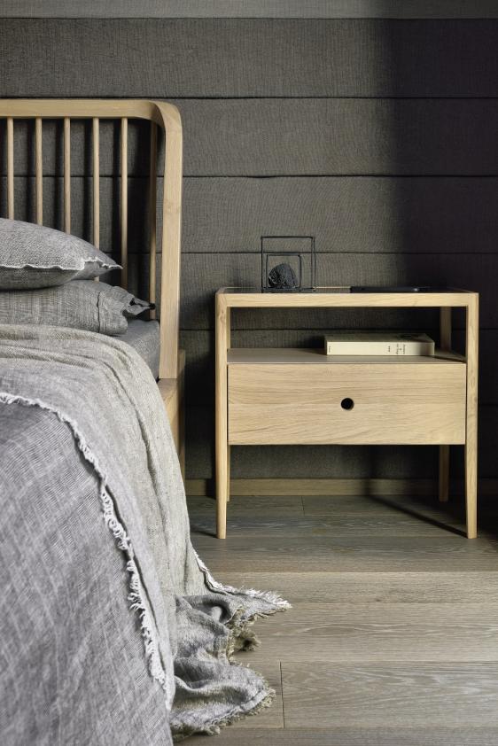Table de chevet Spindle en chêne, Ethnicraft