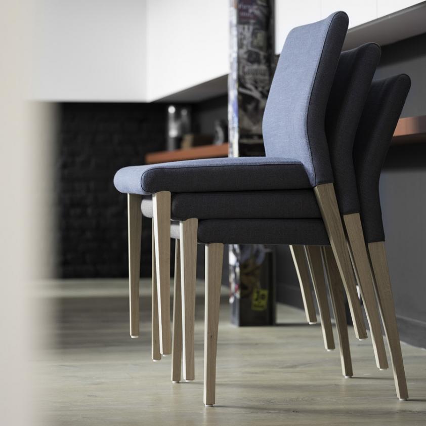 Chaise Pure Classic empilable, Mobitec