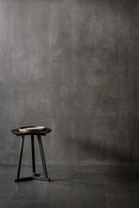 Table d&#039;appoint Tripod en chêne noir, Ethnicraft