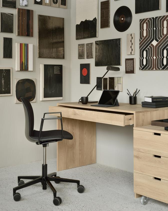 La chaise de bureau RBM Noor - avec accoudoirs - noire, Ethnicraft
