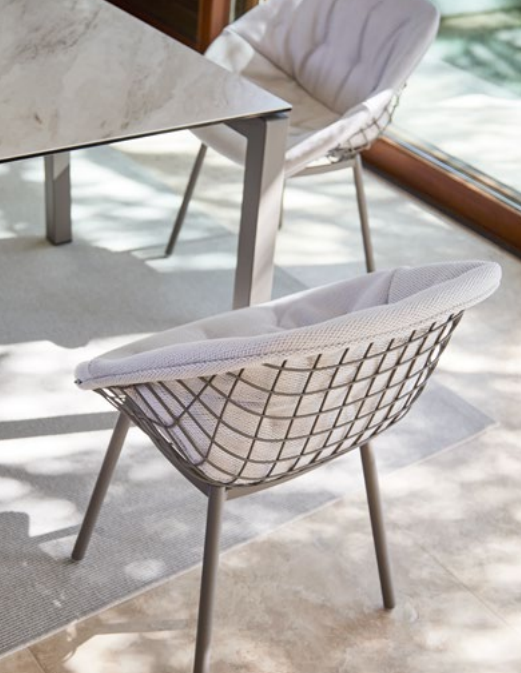 Chaise Canasta, Musola