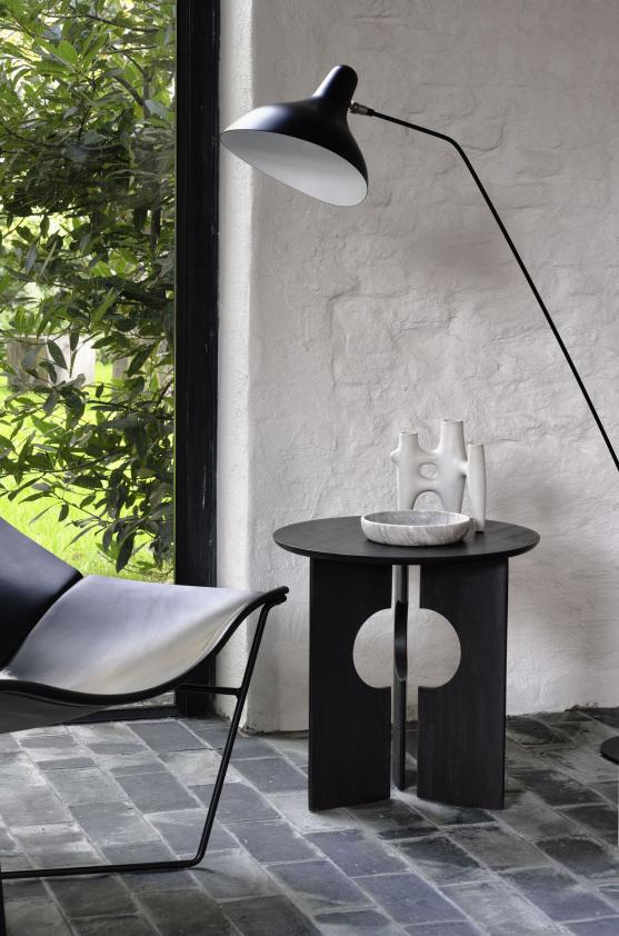 Table d&#039;appoint Cove en teck noir, Ethnicraft