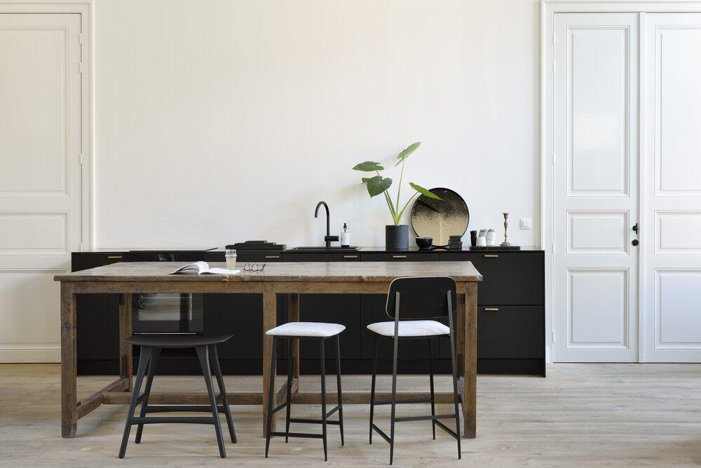 Tabouret de bar Osso en chêne noir - vernis H67, Ethnicraft