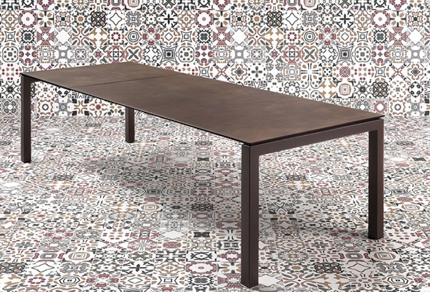 Table Julia, Mobliberica