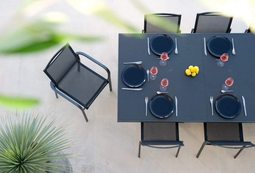 Fauteuils et chaises Koton empilables, Les Jardins 